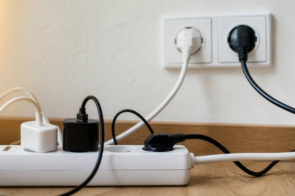 Comprendre le 220v 50hz en watt et calculer la puissance électrique